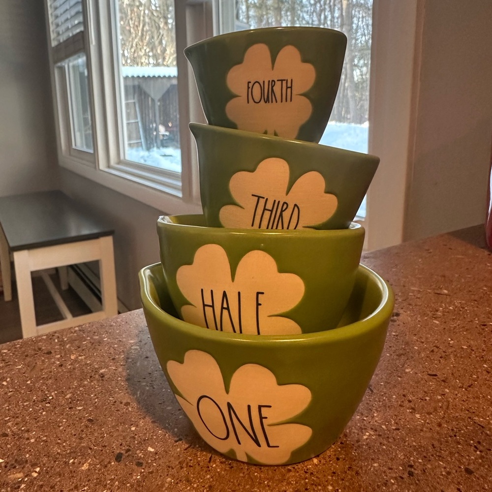 Rae Dunn Clover Measuring cups